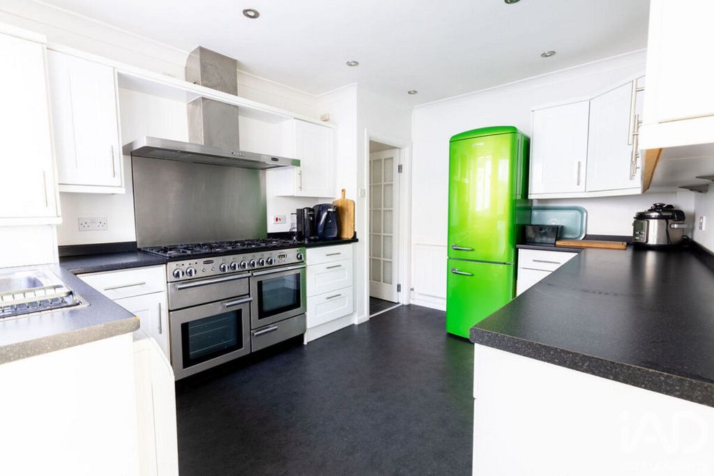 Property photo 3 of 15