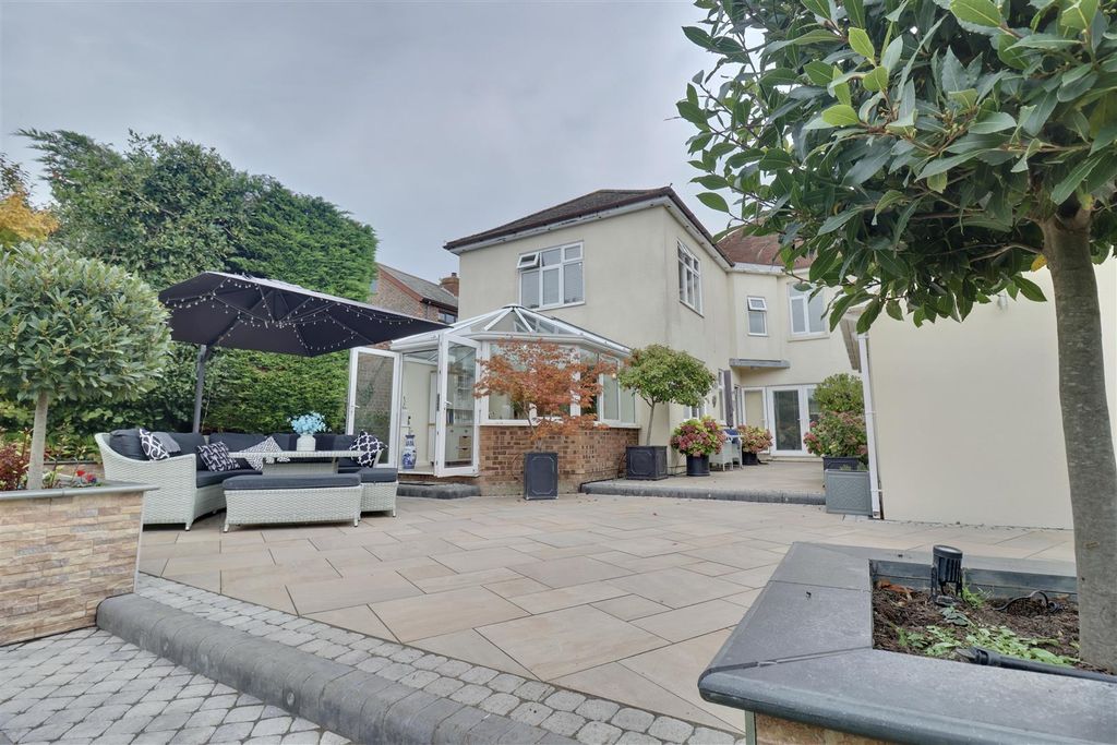 Property photo 3 of 39 340D0Ebd-D4B3-4F22-Bd4C-313396089Dd0_1_201_A.Jpeg