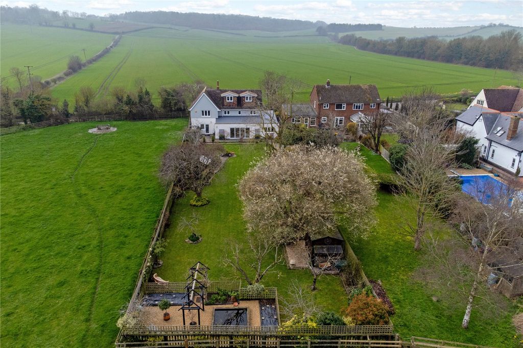 Property photo 2 of 19 Picture No. 32