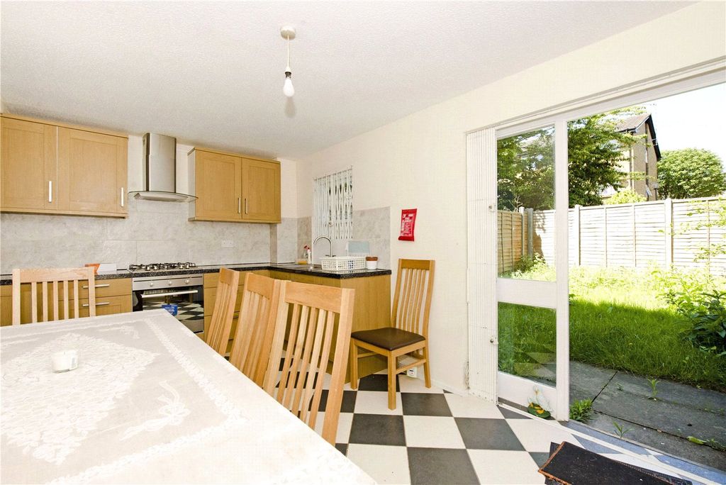 Property photo 2 of 7