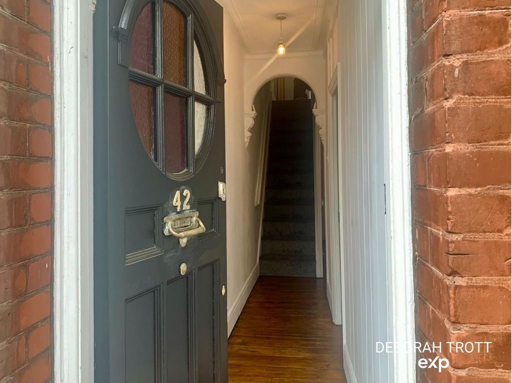 Property photo 2 of 33