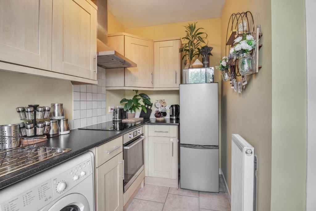 Property photo 3 of 10 Kitchen