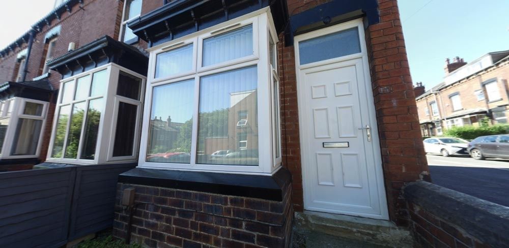 Property photo 2 of 12 Brick-Fronted Terraced House Entrance With Bay Win...