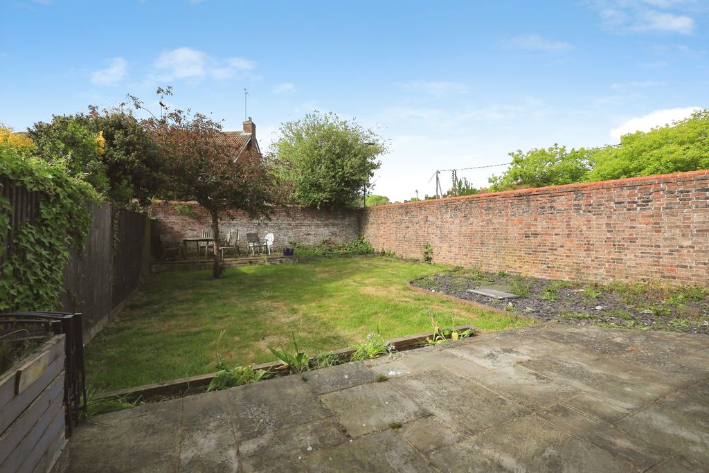 Property photo 2 of 19