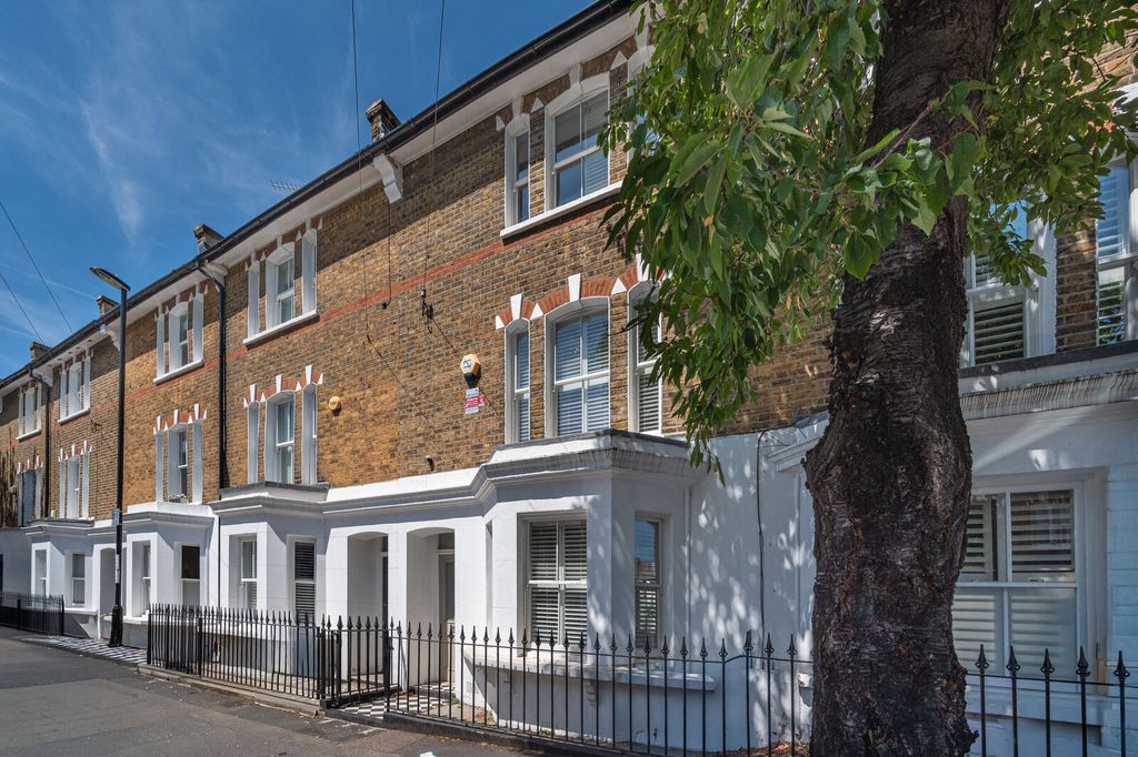 Property photo 1 of 32
