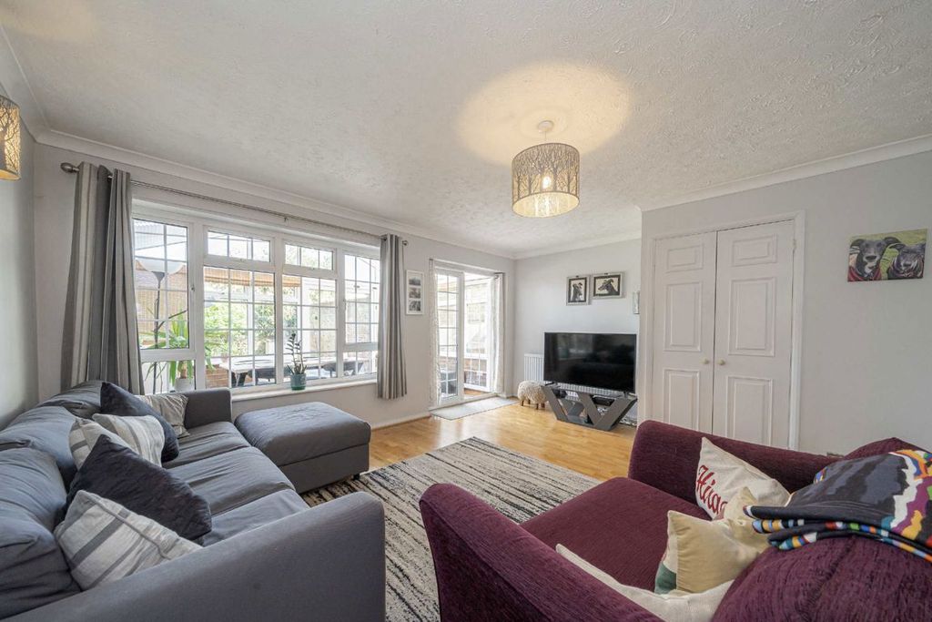 Property photo 2 of 8