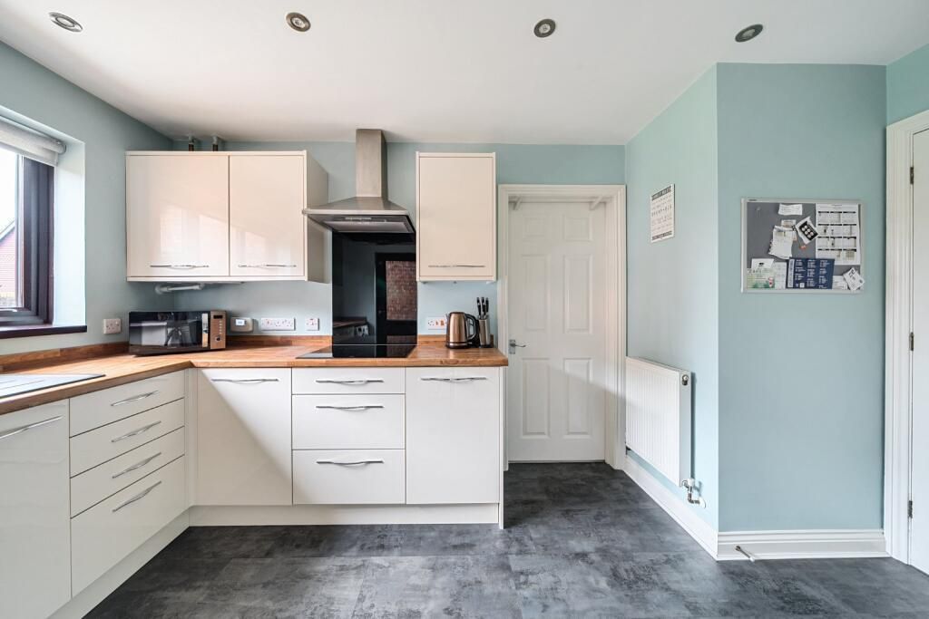 Property photo 3 of 17 d37d8E6Dd900E94F8A05Dd9E07c90c3d.Jpeg