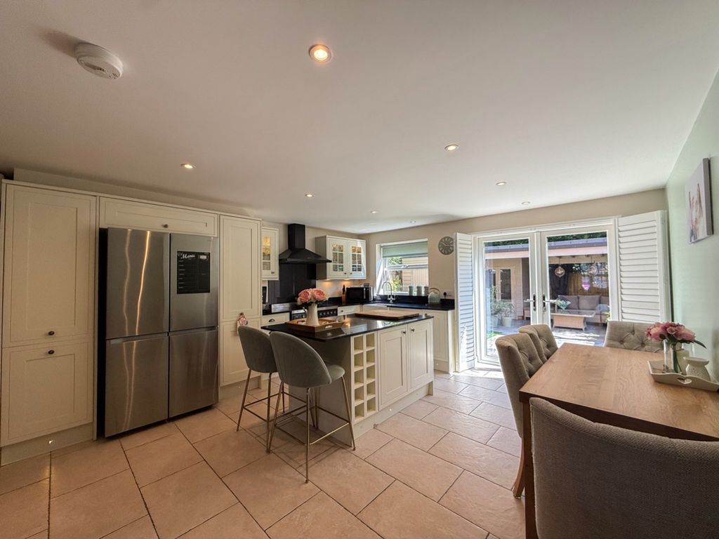 Property photo 2 of 23 2412704