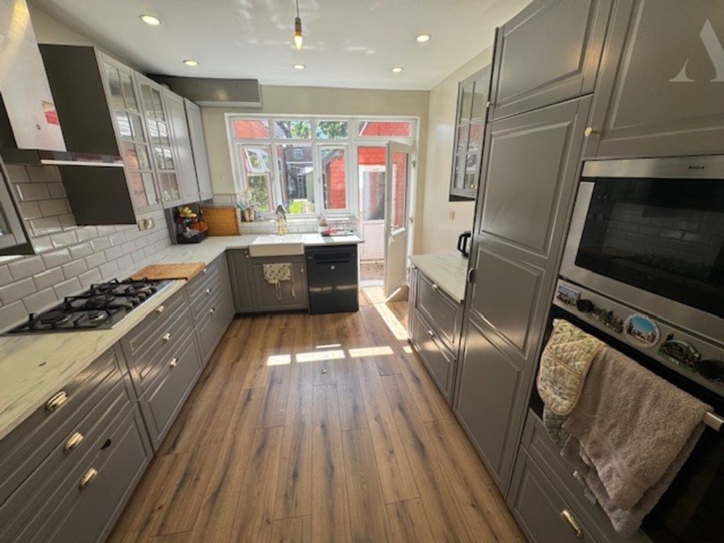 Property photo 2 of 13 53 Finnemore Road Kitchen.Jpeg