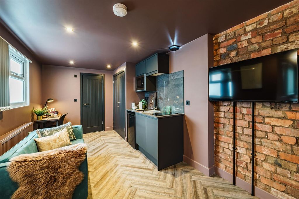 Property photo 2 of 12 014-A7R04238-Hdr.Jpg