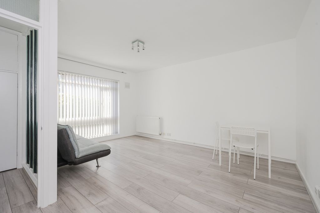 Property photo 3 of 13 Picture No. 02