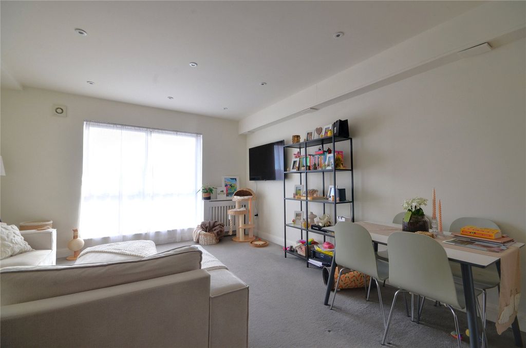 Property photo 2 of 11 Lounge/Diner