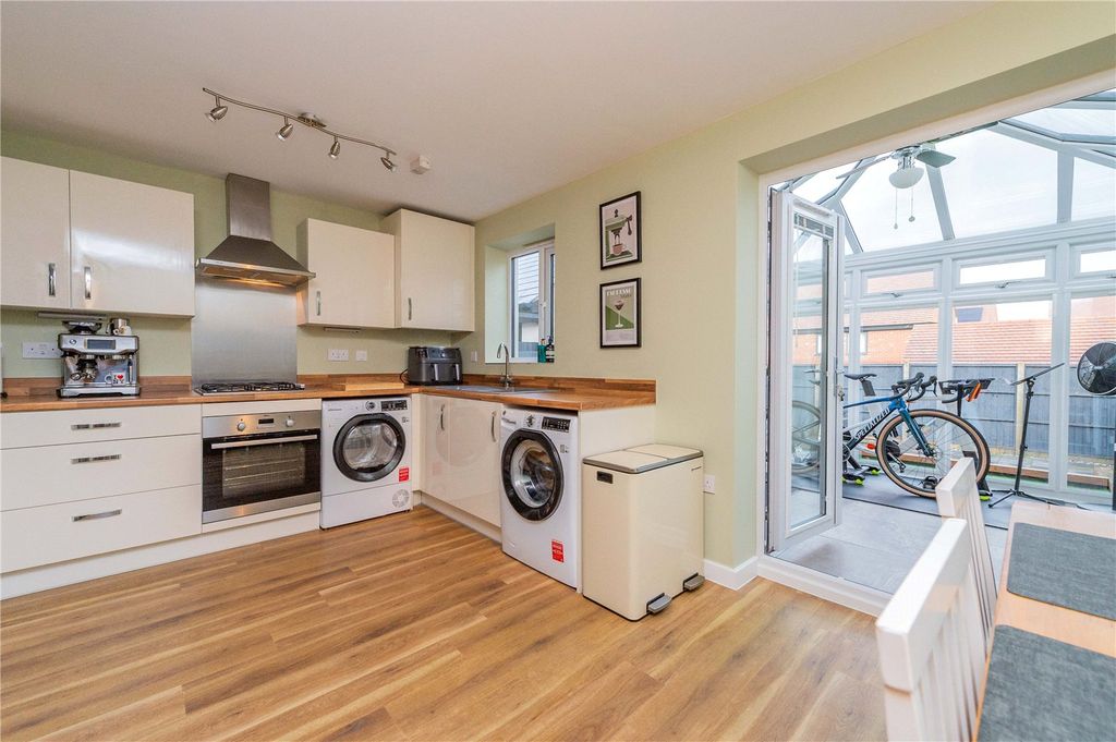 Property photo 3 of 37 Picture No. 23