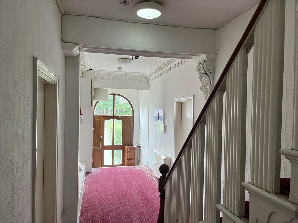 Property photo 3 of 5 Communal