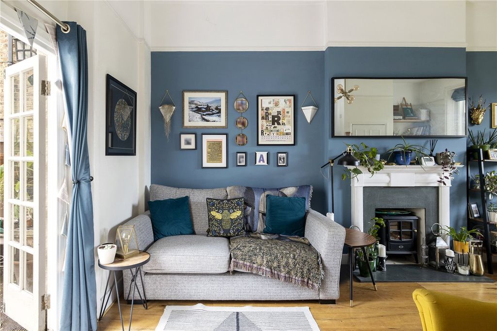 Property photo 2 of 17 Reception Detail