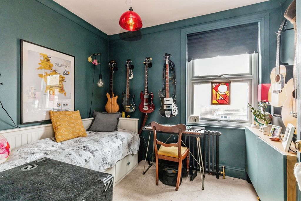 Property photo 2 of 17