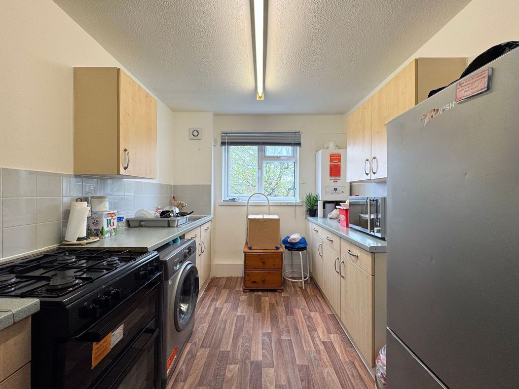 Property photo 2 of 11 Kitchen