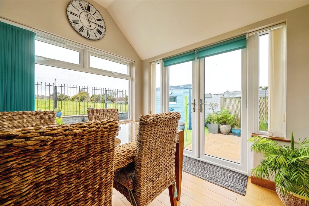 Property photo 3 of 17 Picture No. 11