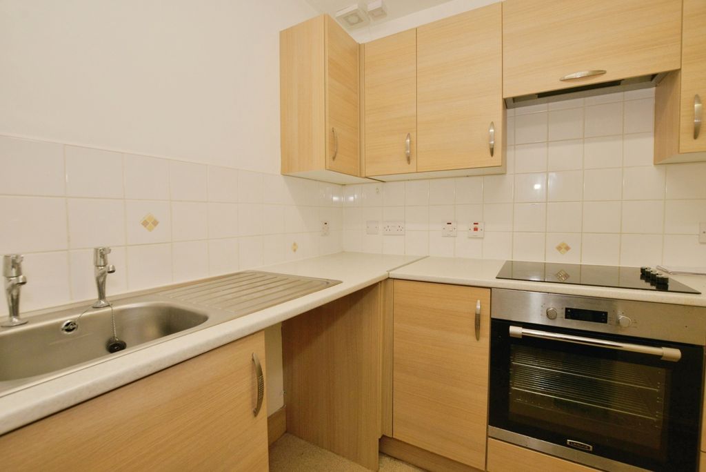 Property photo 3 of 9 Kitchen