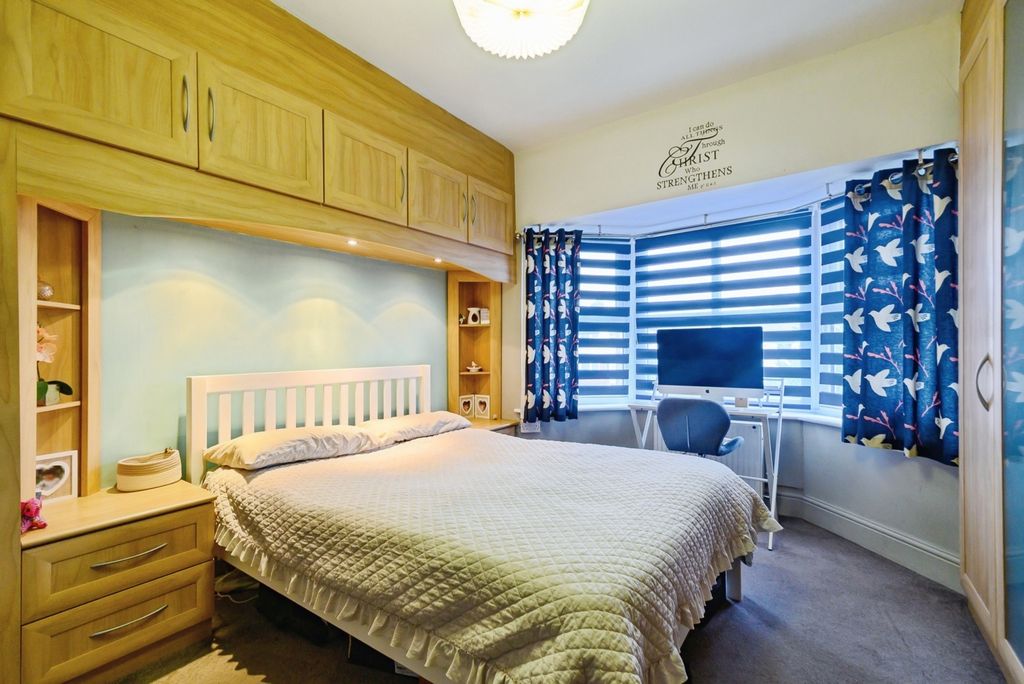 Property photo 3 of 17 Photo