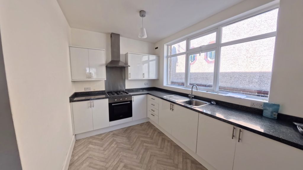 Property photo 2 of 12 Img_20260812_134038_00_037