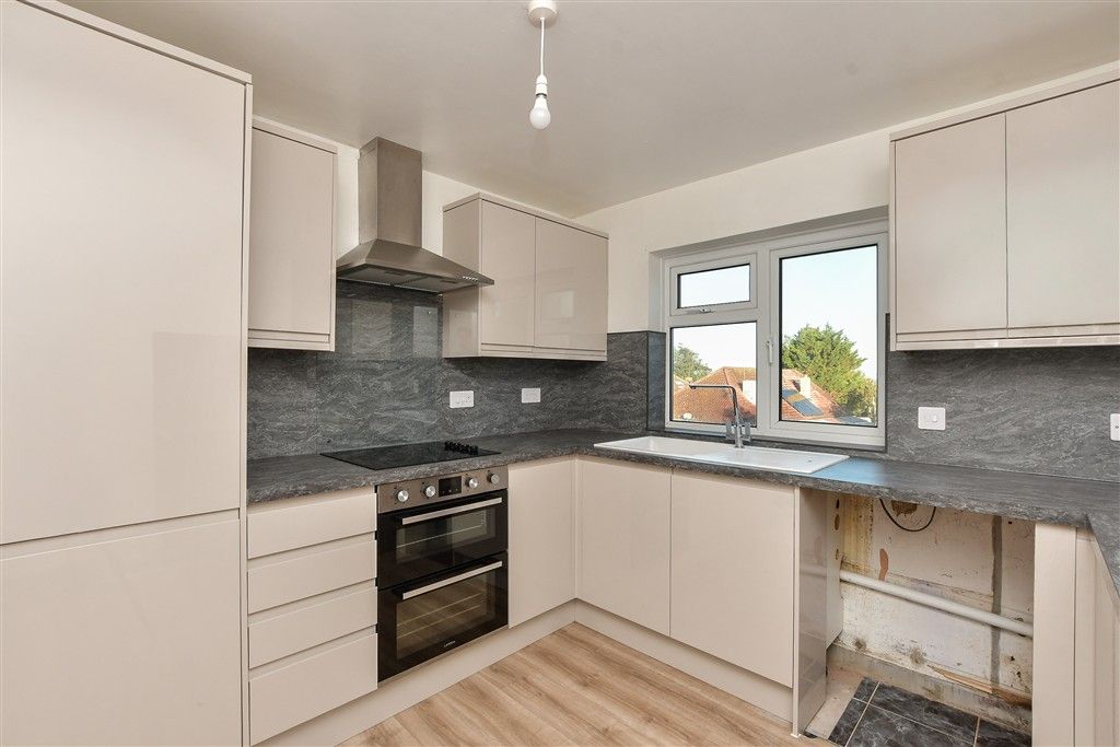 Property photo 3 of 9 Kitchen 3