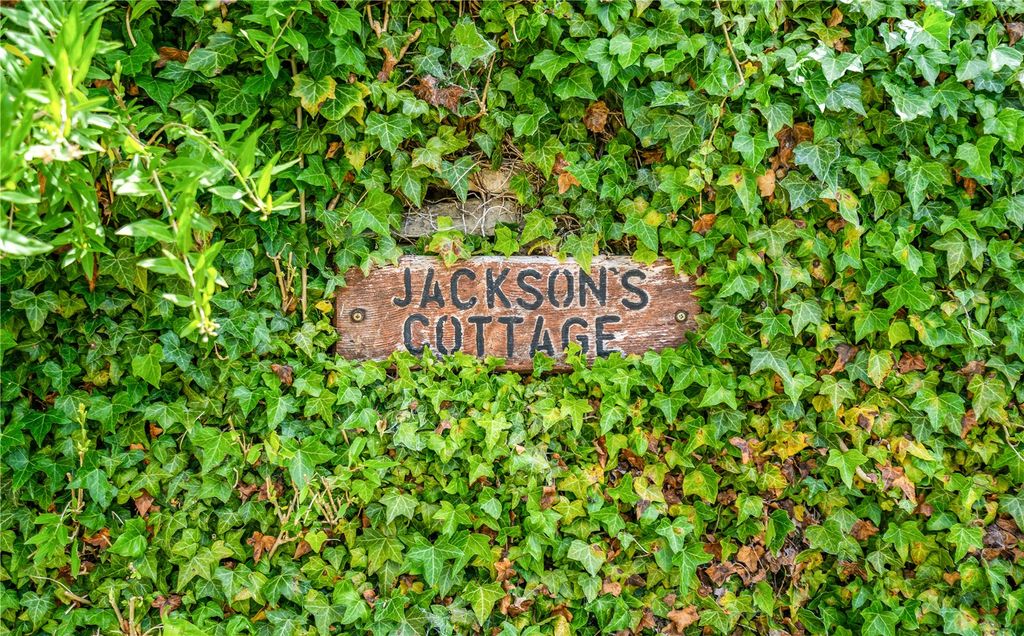 Property photo 3 of 14 Sign