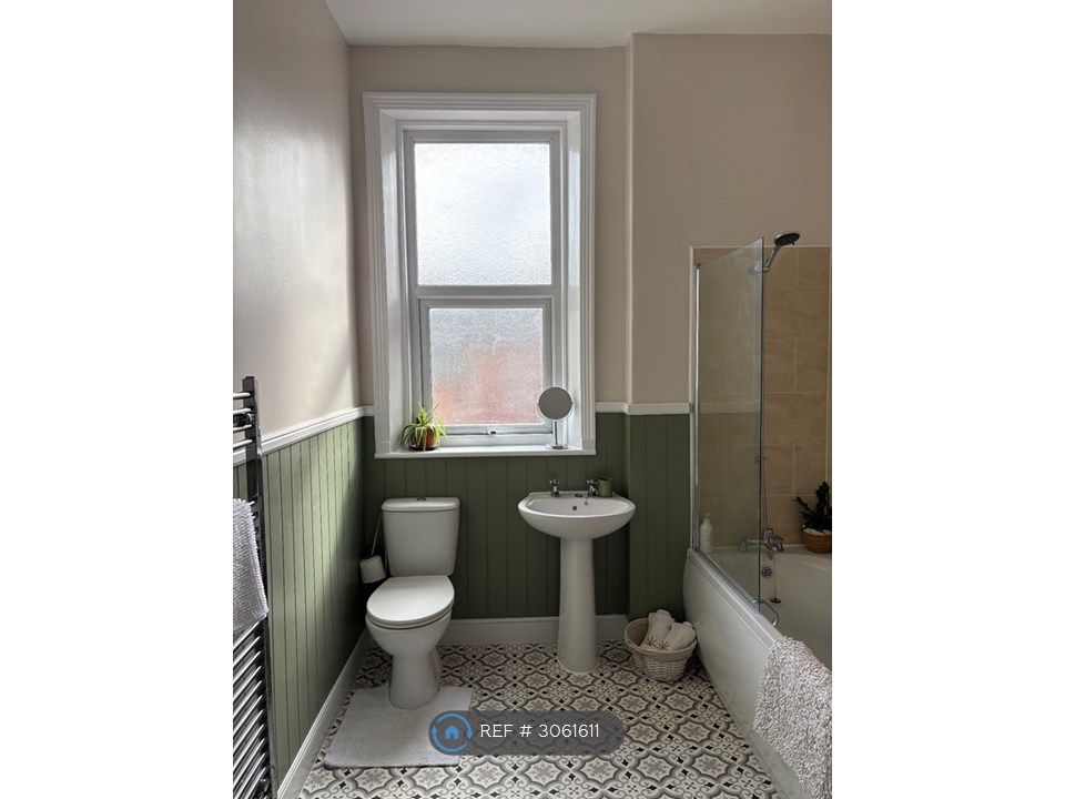 Property photo 1 of 35 Huge Bathroom