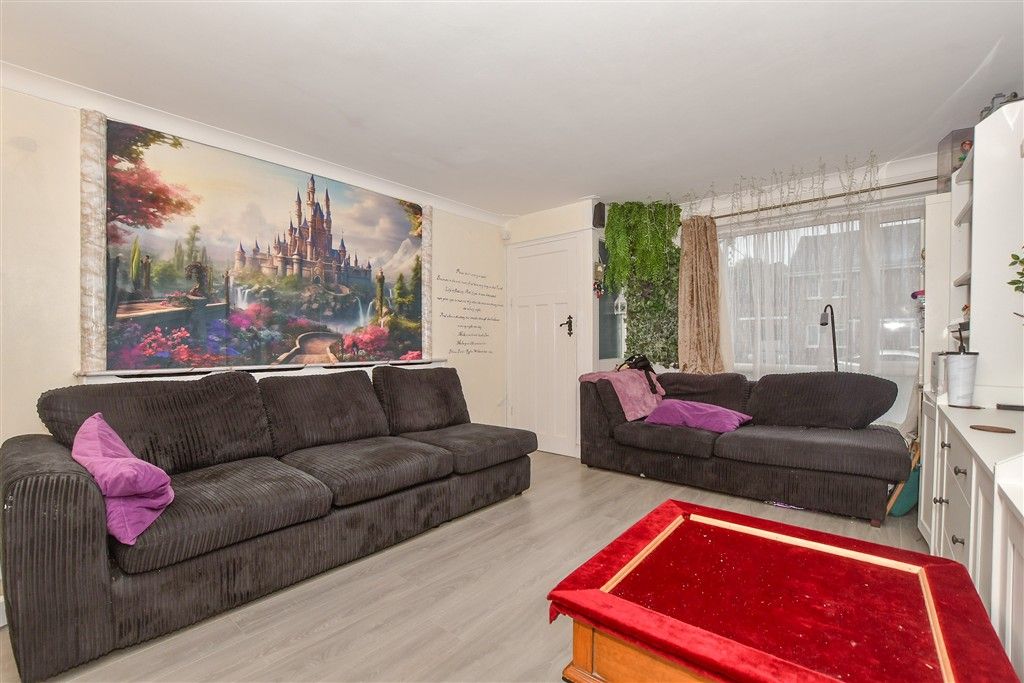 Property photo 3 of 10 Lounge