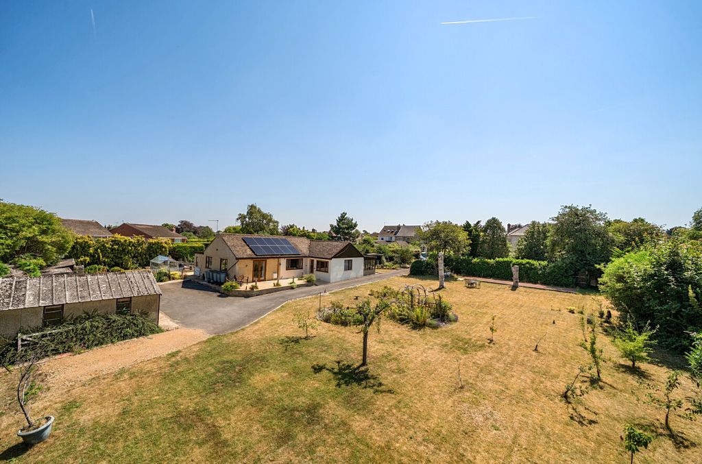 4 bed bungalow for saleHighworth Road, Faringdon, Oxfordshire SN7