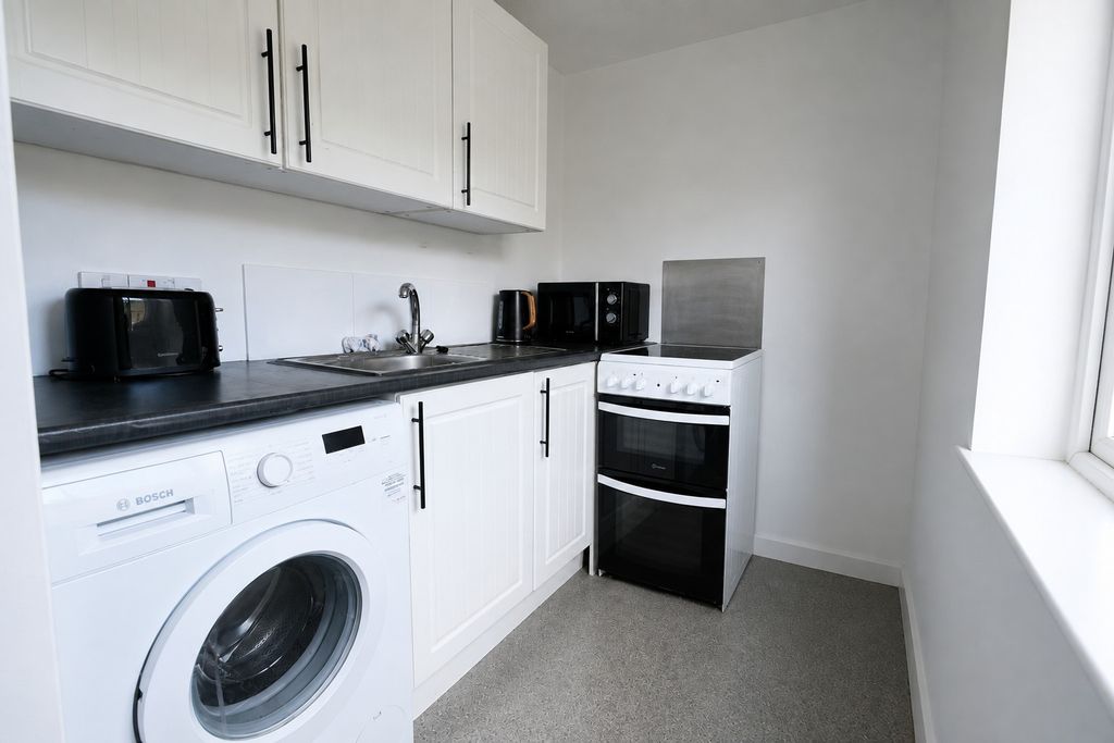 Property photo 2 of 7 Kitchen