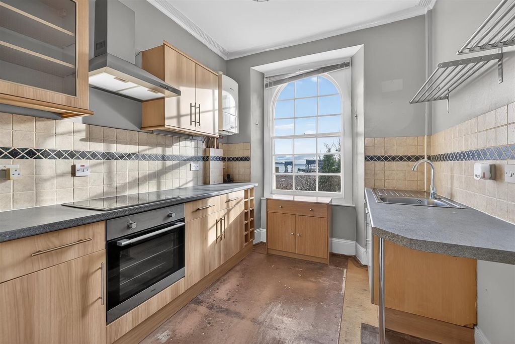 Property photo 3 of 21 Kitchen