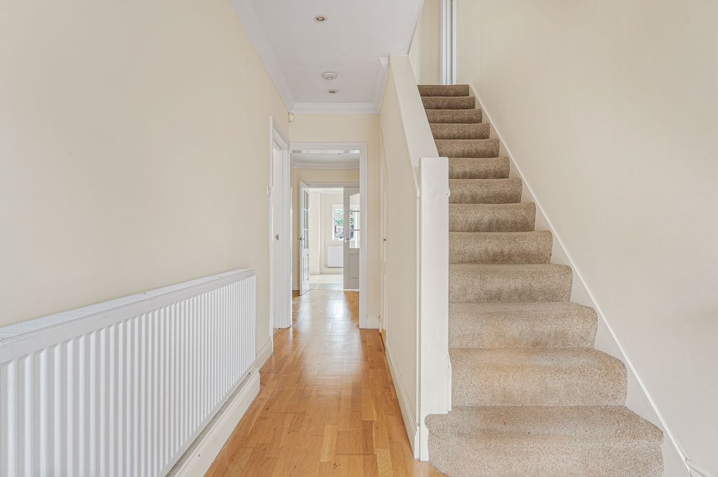 Property photo 2 of 19 Hallway