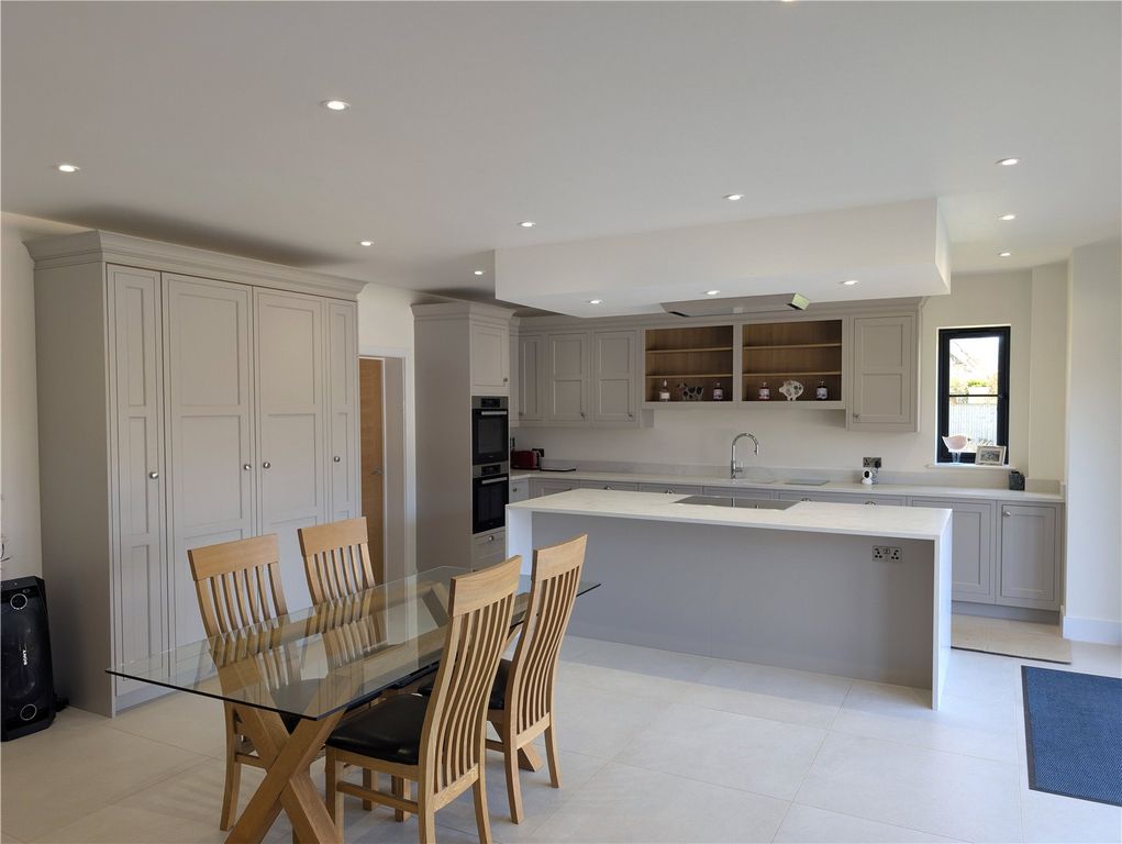 Property photo 3 of 17 Picture No. 37