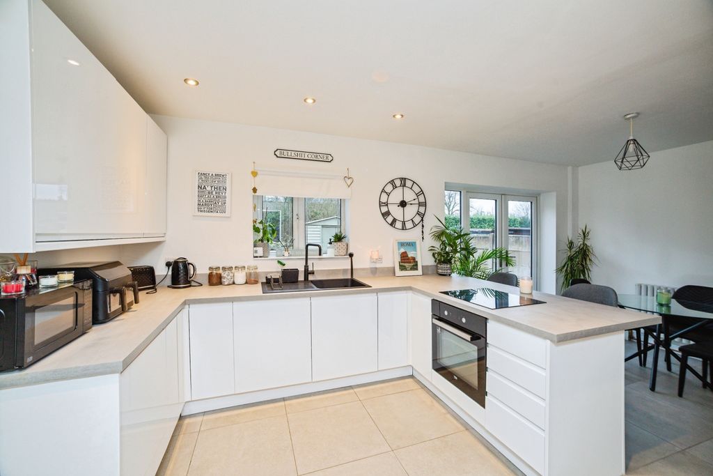 Property photo 3 of 26 7B1A3739