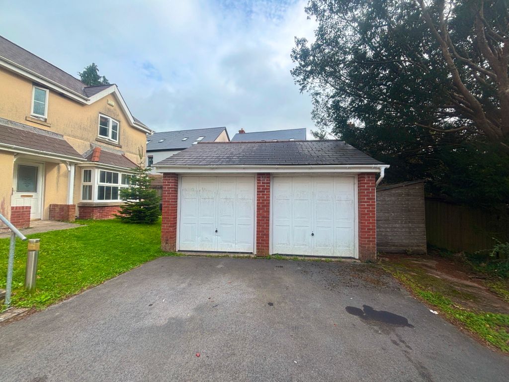 Property photo 2 of 27