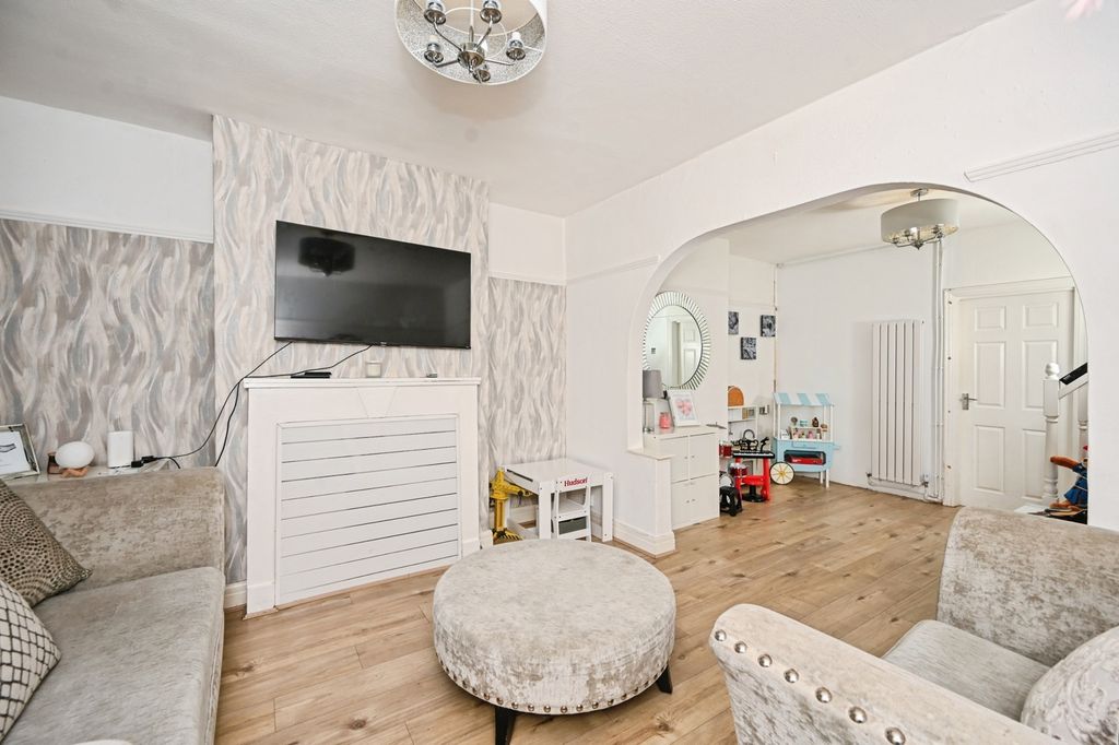 Property photo 3 of 19 Pbox-Img.Jpg