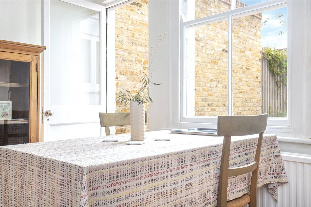 Property photo 2 of 11 Dining Room