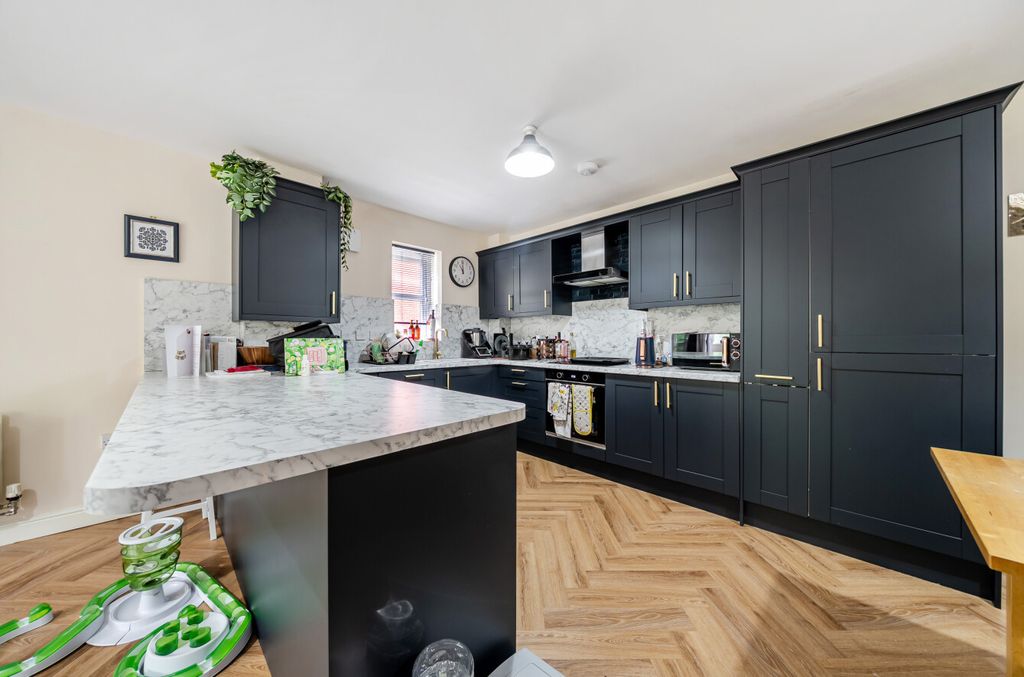 Property photo 2 of 19 1515746-14-1A09F7...