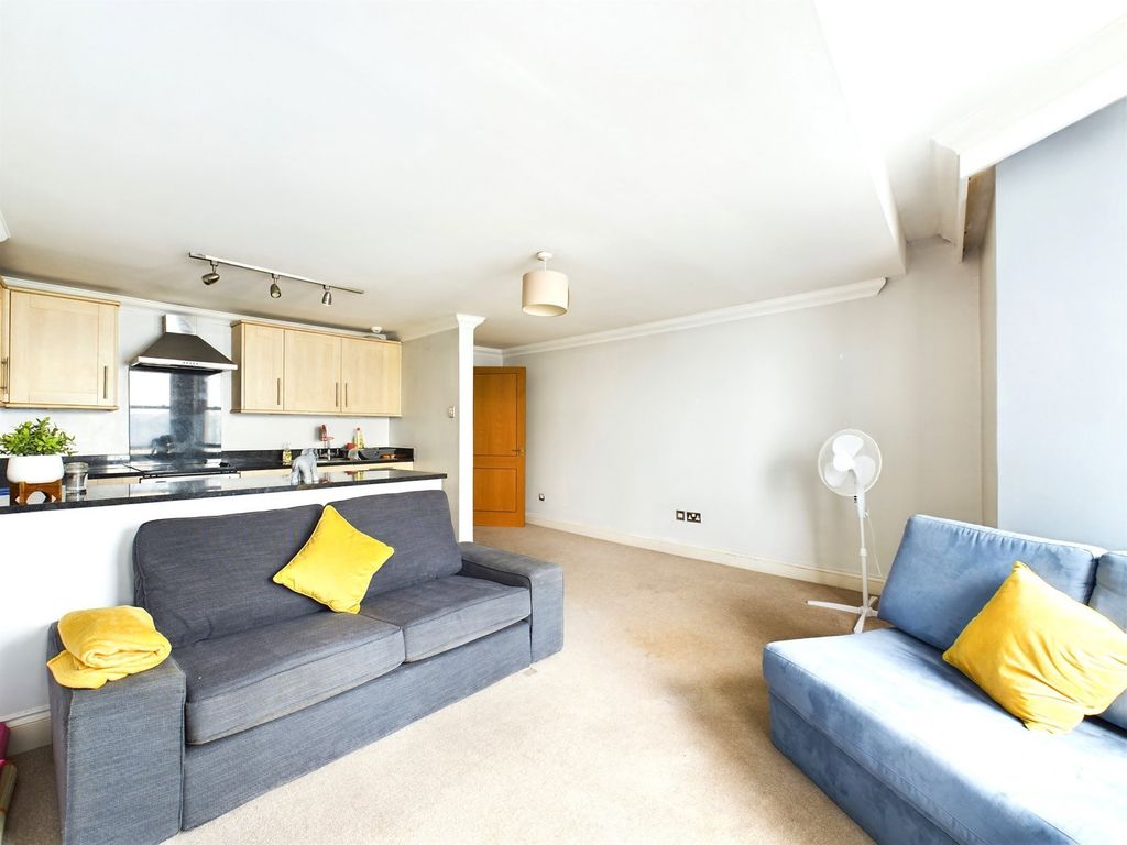 Property photo 3 of 9