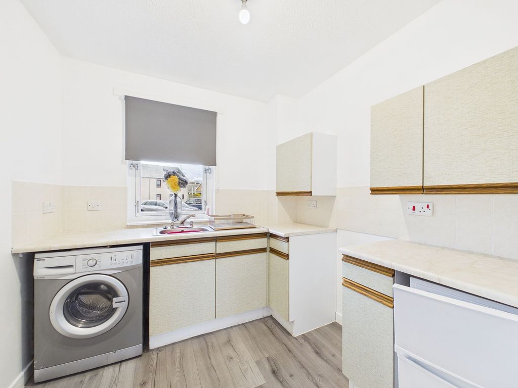 Property photo 3 of 6 Kitchen