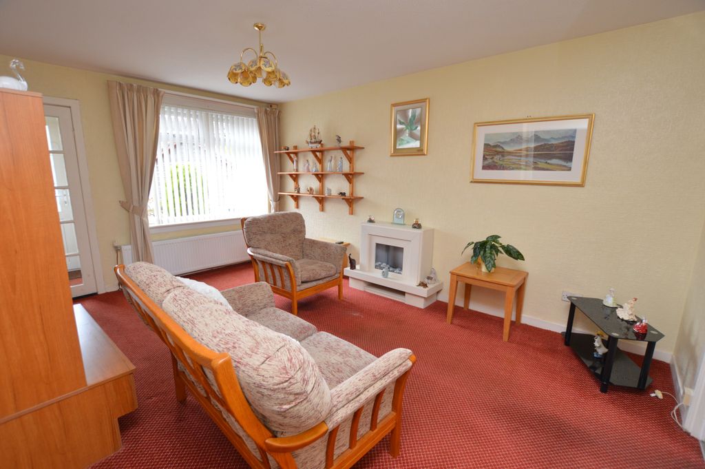 Property photo 3 of 16 Lounge