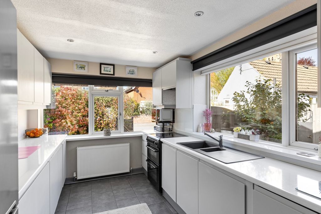 Property photo 3 of 18 Kitchen