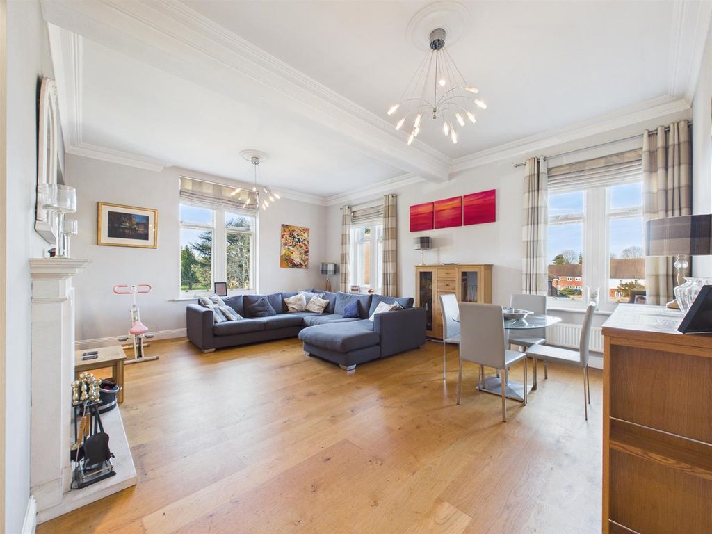 Property photo 2 of 22 Cam02885G0-Pr0580-Still014.Jpg