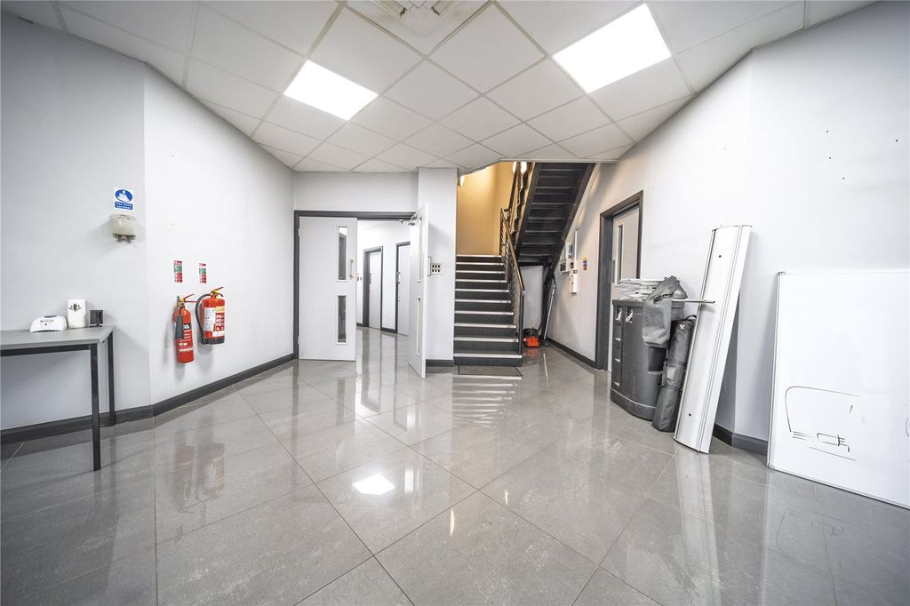 Property photo 3 of 18 Picture No. 06