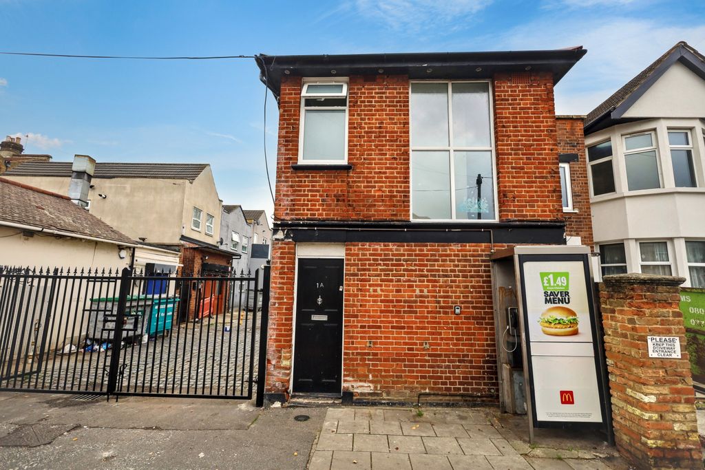 Property photo 1 of 7 1A Goodmayes Lane, Ilford, Essex, Ig3 9Pb