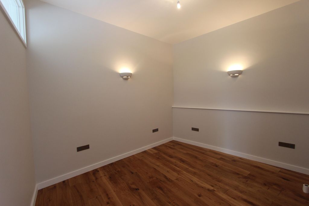 Property photo 3 of 6 Bedroom 1