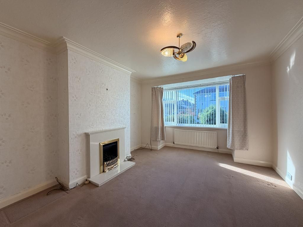 Property photo 3 of 17 Lounge