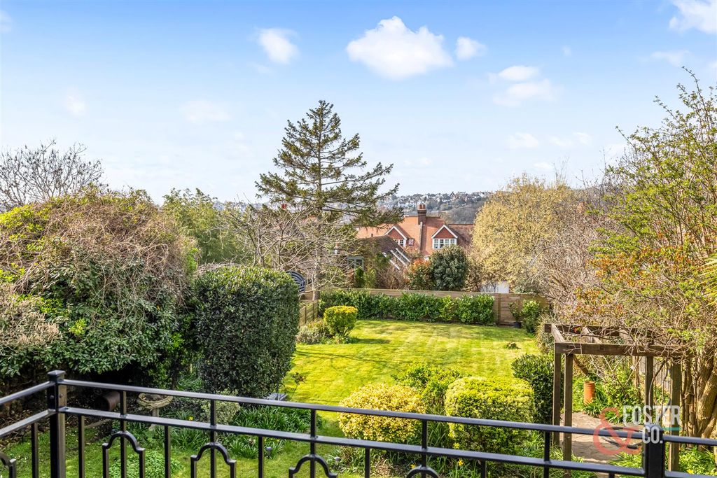 Property photo 3 of 45 Surrenden Road, 49 (1)-016.Jpg