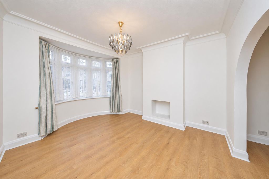 Property photo 2 of 11 E50d99Db-8221-401E-A399-F794E50dc3d6.Png